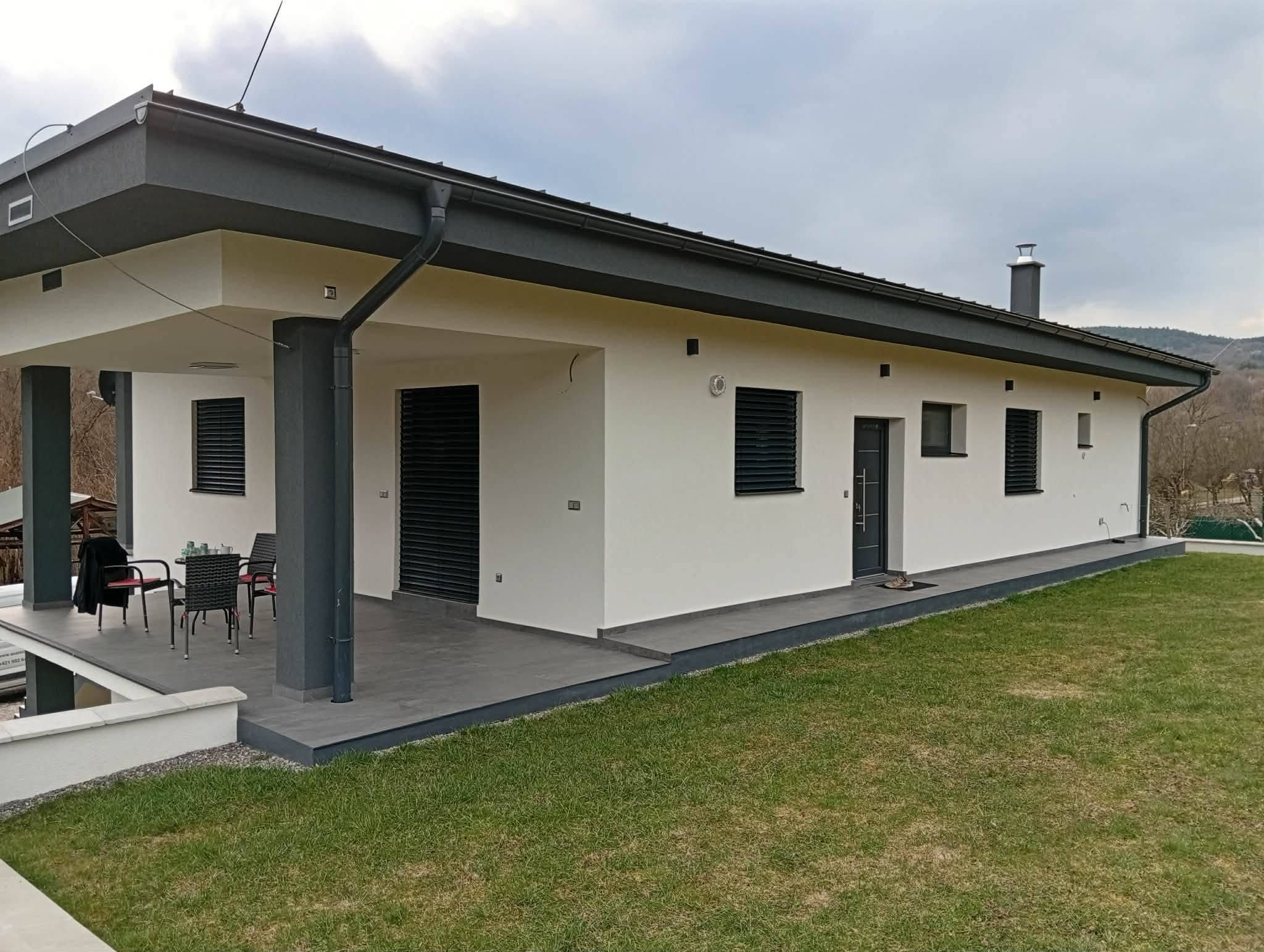 Dodávka a montáž vonkajších žalúzií, Z-90, RAL 7016 MAT – foto 4